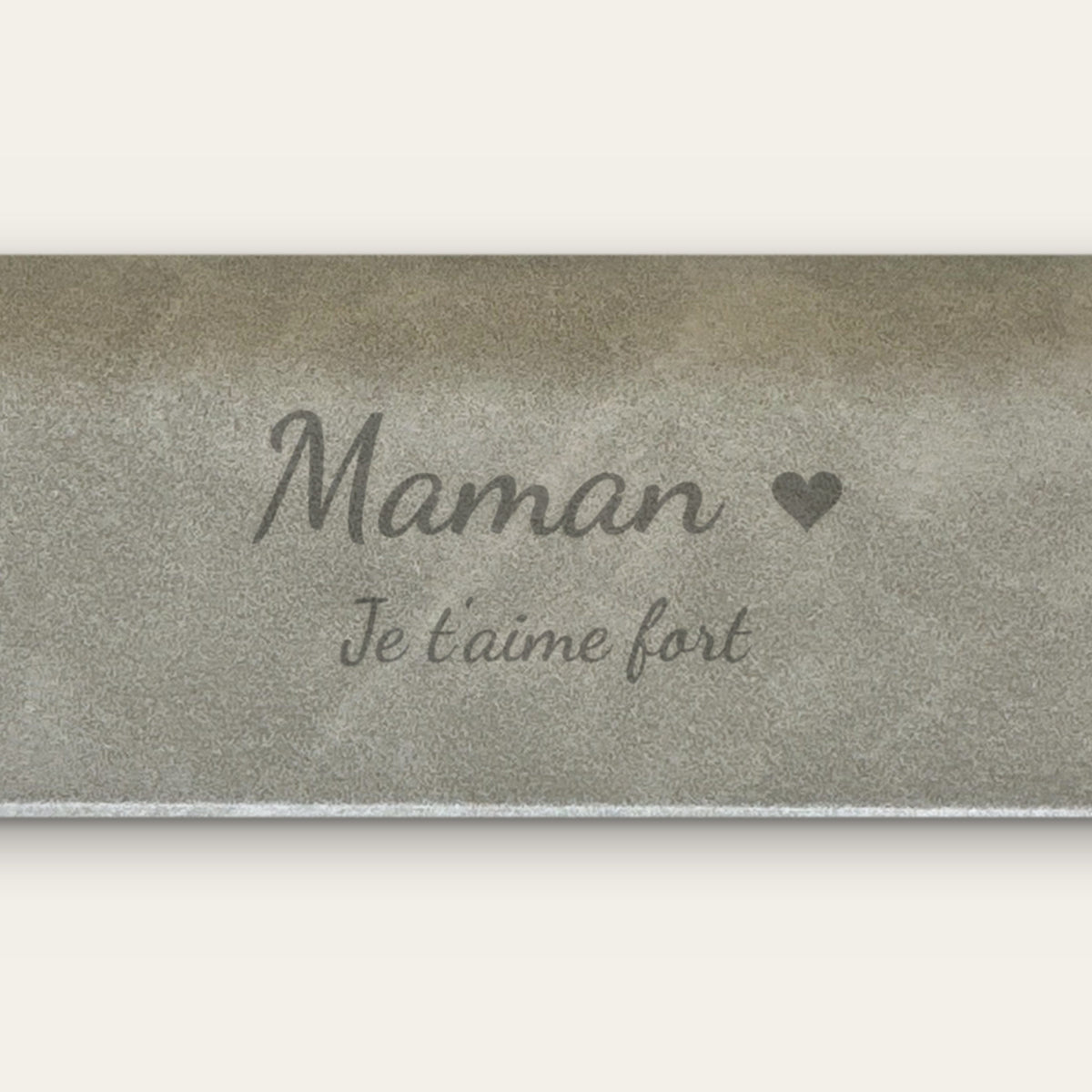 Étui à lunettes maman personnalisé, gravé — gros plan de la gravure (Gris)