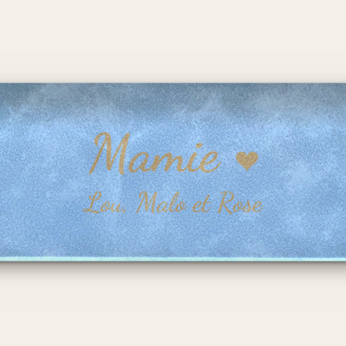 Étui à lunettes mamie personnalisé, gravé — gros plan de la gravure (Bleu ciel)