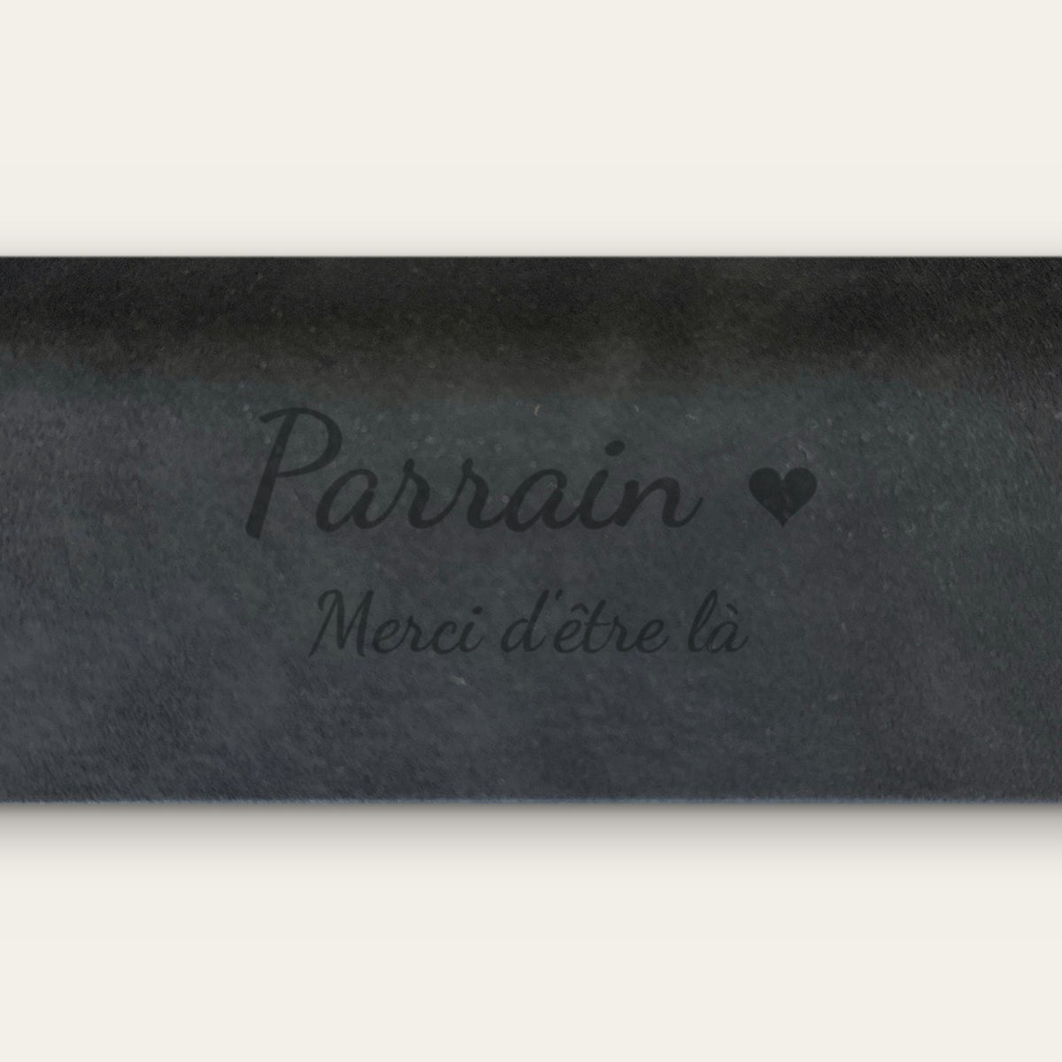 Étui à lunettes parrain personnalisé, gravé — gros plan de la gravure (Noir)