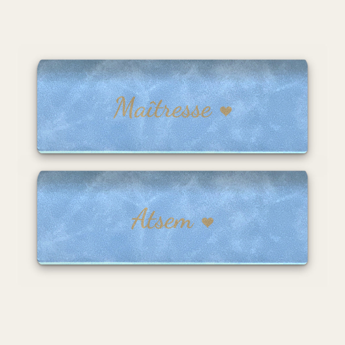 Lot de 2 étuis à lunettes maîtresse et ATSEM, gravés — Bleu ciel — gravure « Maîtresse » et « Atsem »