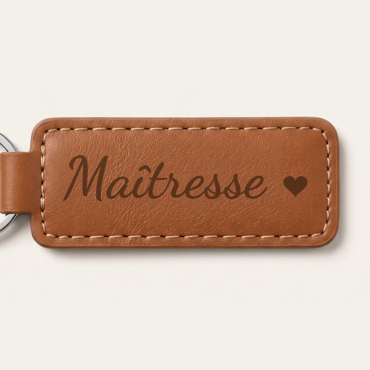 Lot de 2 porte-clés maîtresse et ATSEM, gravés — rectangle, gros plan de la gravure (Caramel)