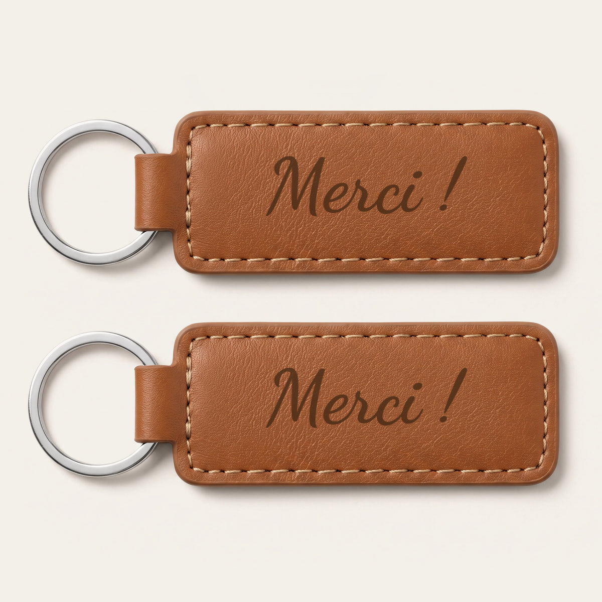 Lot de 2 porte-clés maîtresse et ATSEM, gravés — rectangle, exemple de gravure au verso, en option : « Merci ! » et « Merci ! » (Caramel)