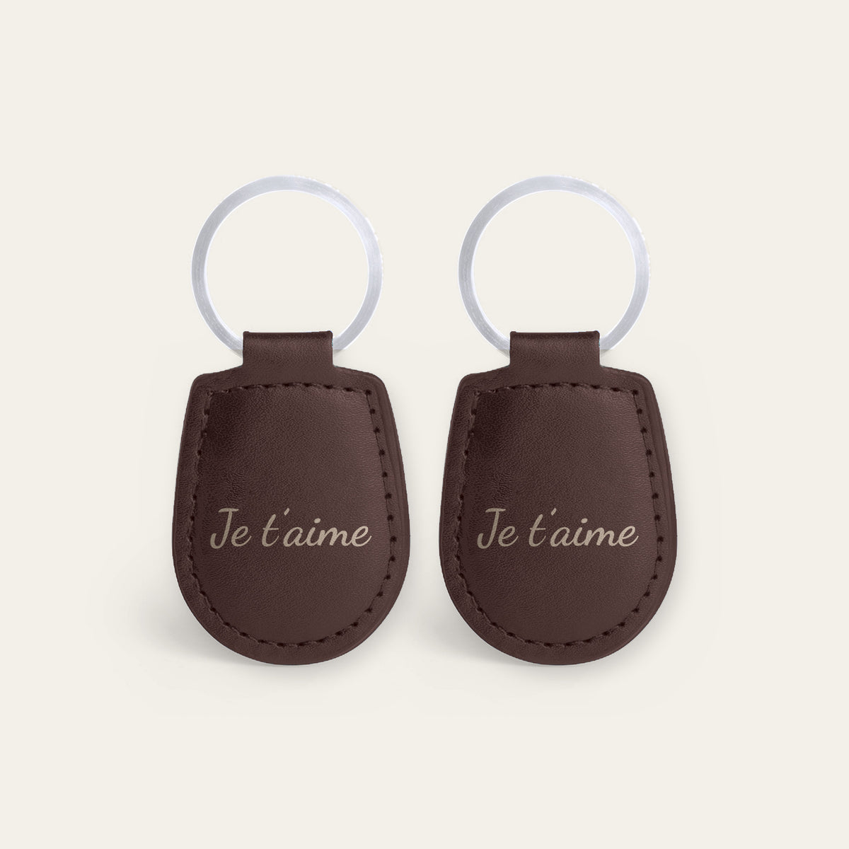 Lot de 2 porte-clés prénoms personnalisés, gravés — exemple de gravure au verso, en option : « Je t’aime » et « Je t’aime » (Chocolat, dos supposé)