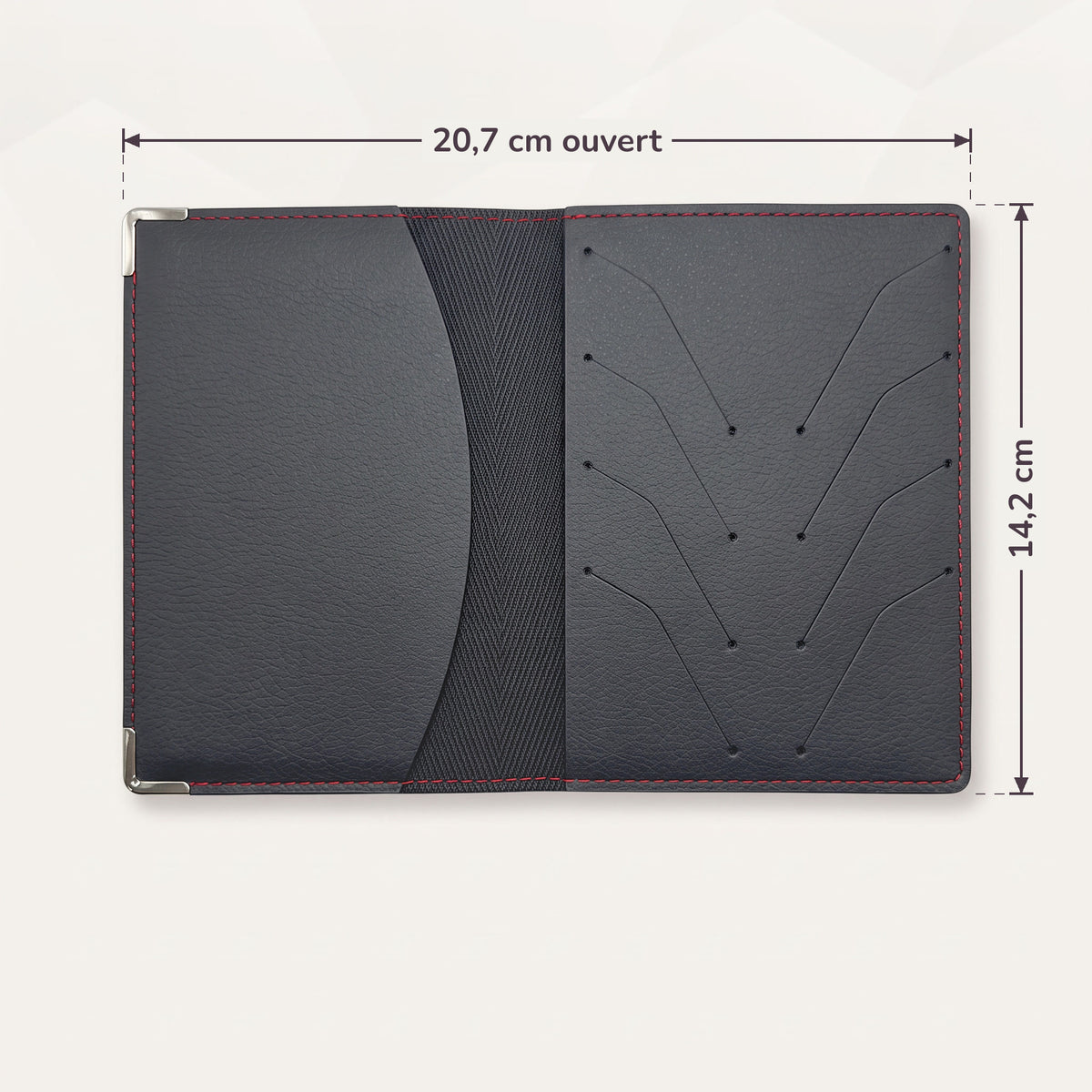 Protège-passeport bébé personnalisé – Lion — dimensions : 20,7 × 14,2 cm ouvert, 10,4 × 14,2 cm fermé (surpiqûre Rouge)