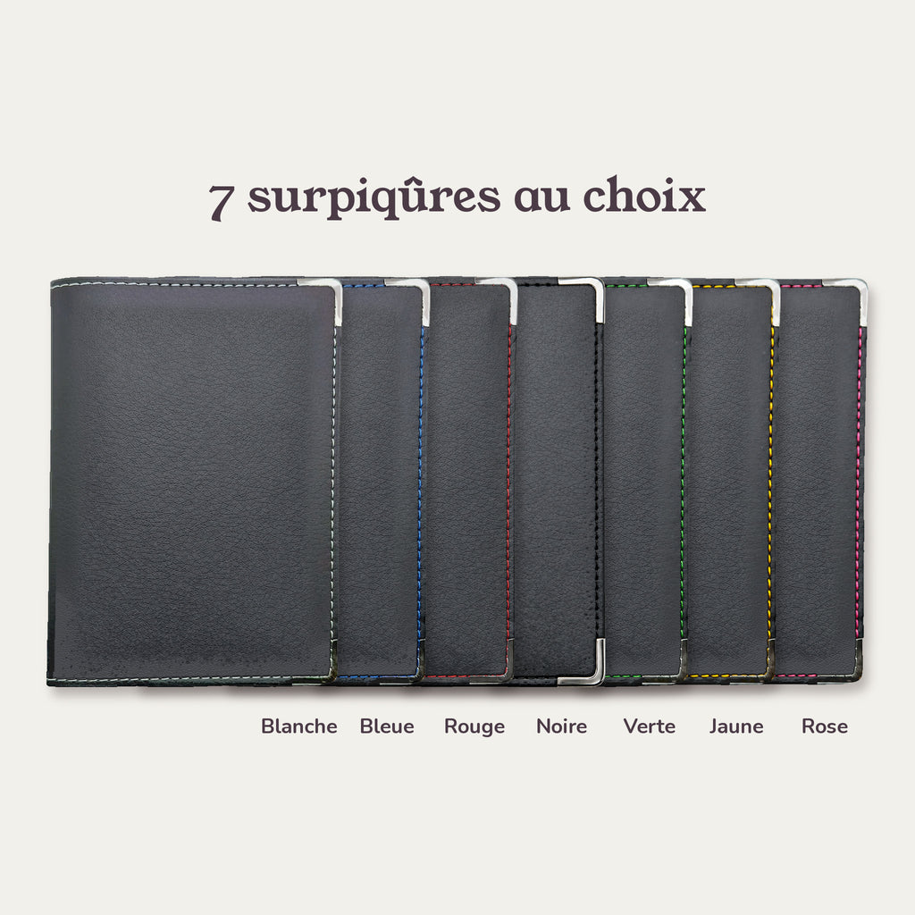 Protège-passeport personnalisé – Montgolfière — les 7 surpiqûres : Blanche, Bleue, Rouge, Noire, Verte, Jaune, Rose