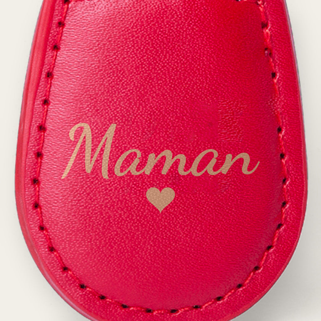 Porte-clés maman personnalisé, gravé — gros plan de la gravure (Rouge)