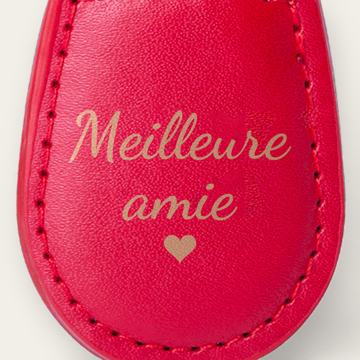 Porte-clés meilleure amie personnalisé, gravé — gros plan de la gravure (Rouge)
