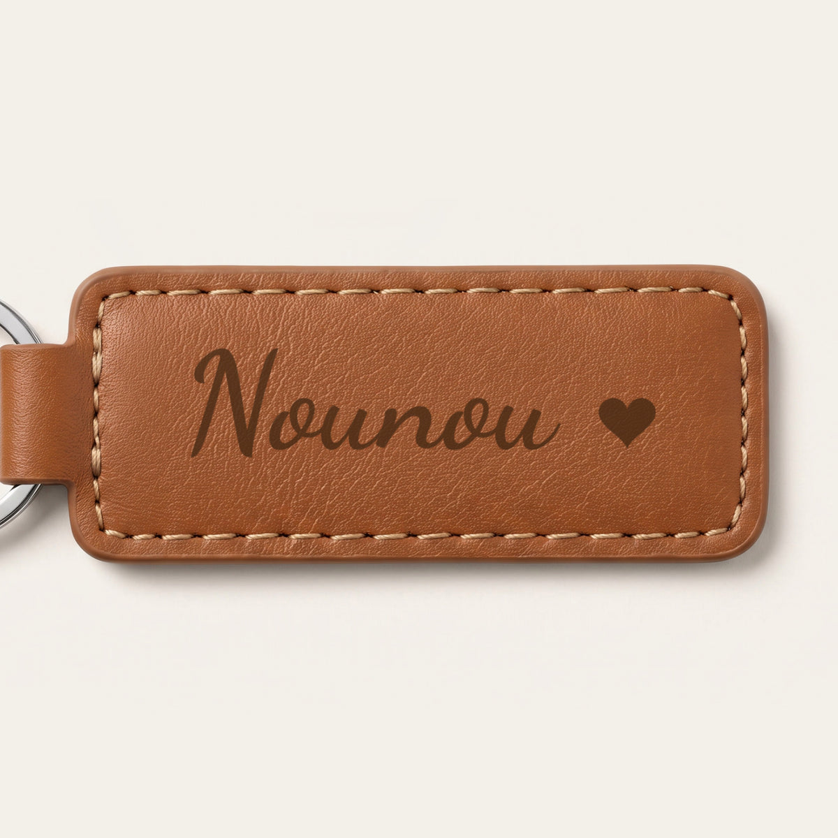 Porte-clés nounou personnalisé, gravé — rectangle, gros plan de la gravure (Caramel)