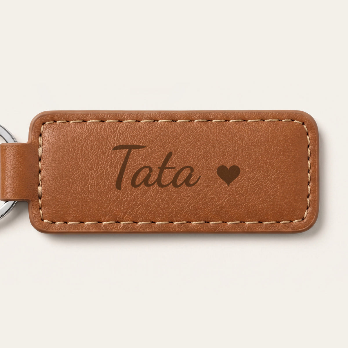 Porte-clés tata personnalisé, gravé — rectangle, gros plan de la gravure (Caramel)