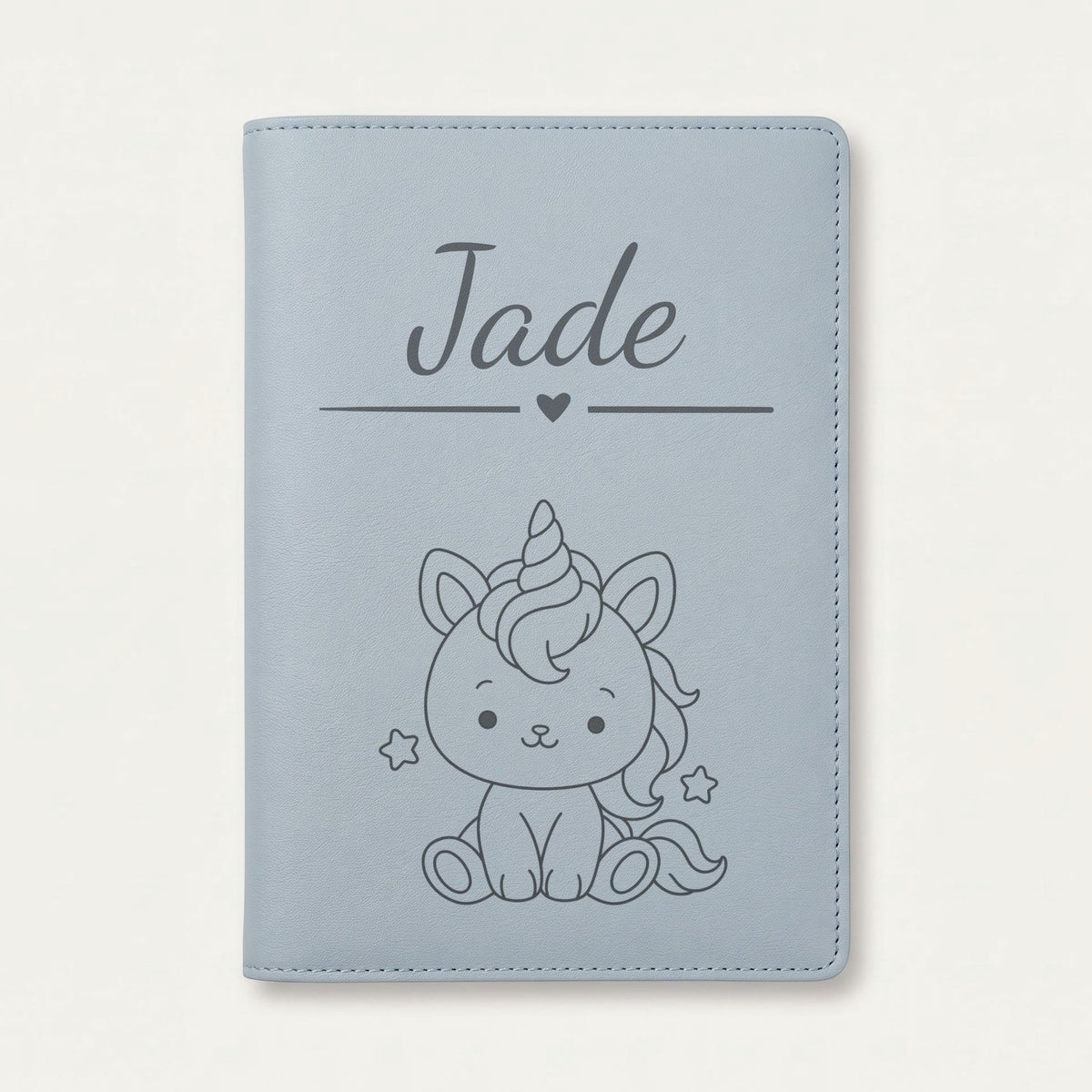 Protège carnet de santé bébé fille personnalisé – Licorne — Bleu nuage — gravure « Jade »