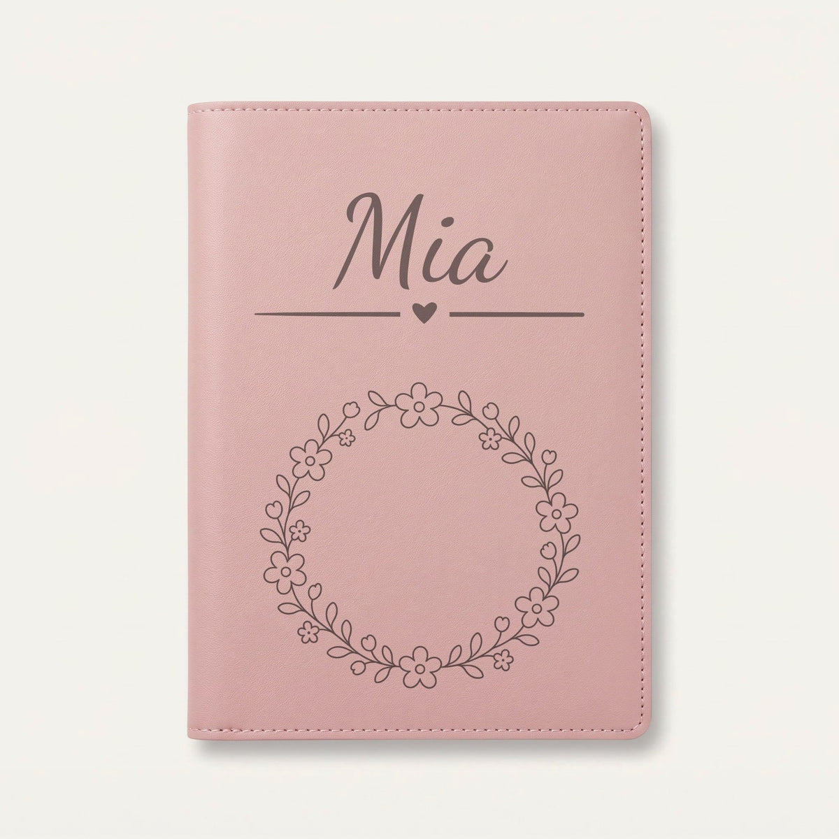 Protège carnet de santé bébé fille personnalisé – Petites fleurs — Rose dragée — gravure « Mia »