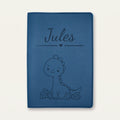 Protège carnet de santé bébé garçon personnalisé – Dinosaure — Bleu nuit — gravure « Jules »