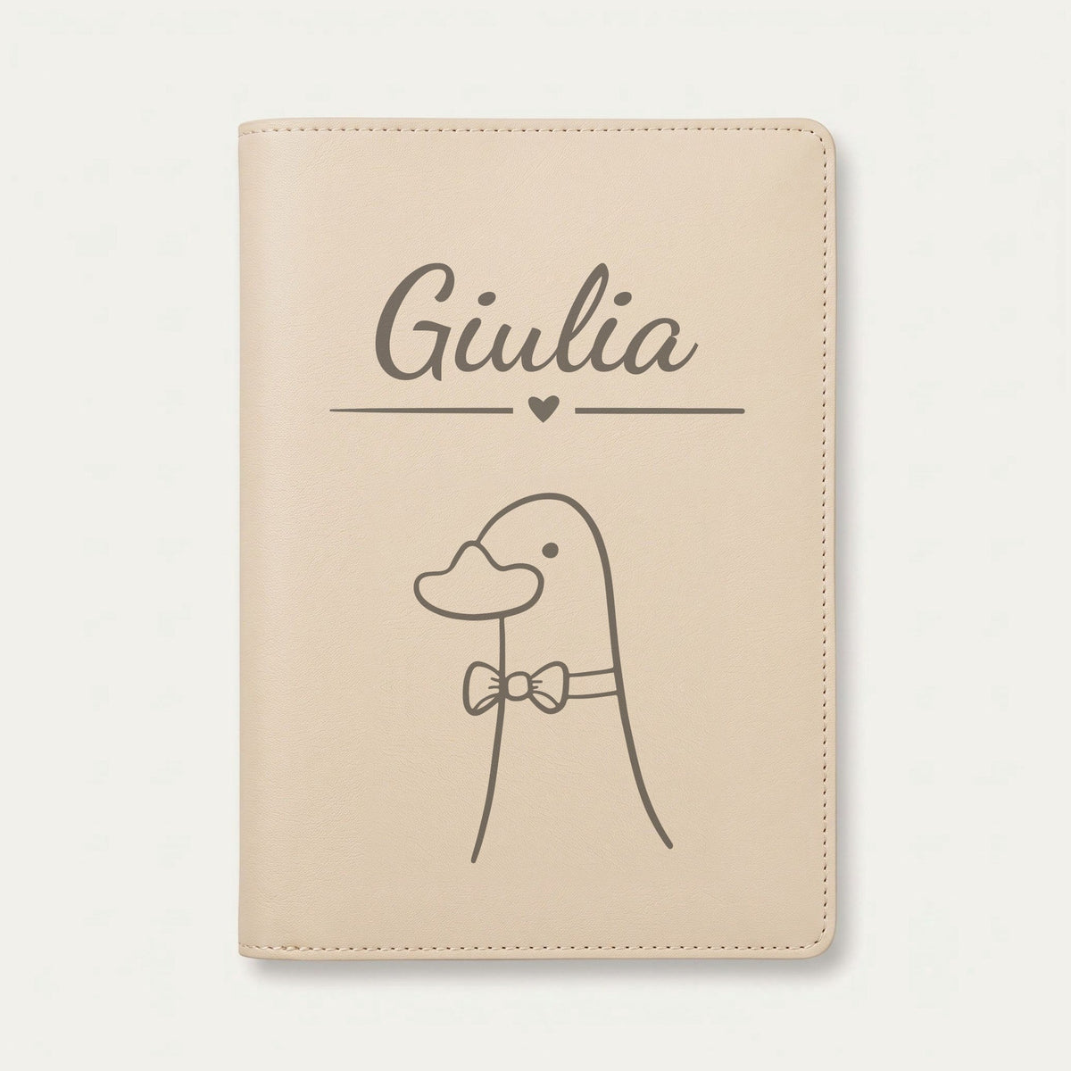 Protège carnet de santé bébé personnalisé – Canard à nœud papillon — Crème vanille — gravure « Giulia »