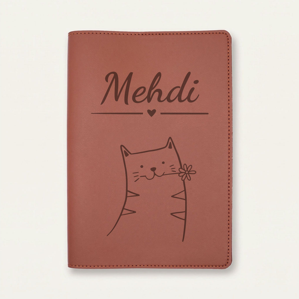 Protège carnet de santé bébé personnalisé – Chat à la fleur — Chocolat — gravure « Mehdi »