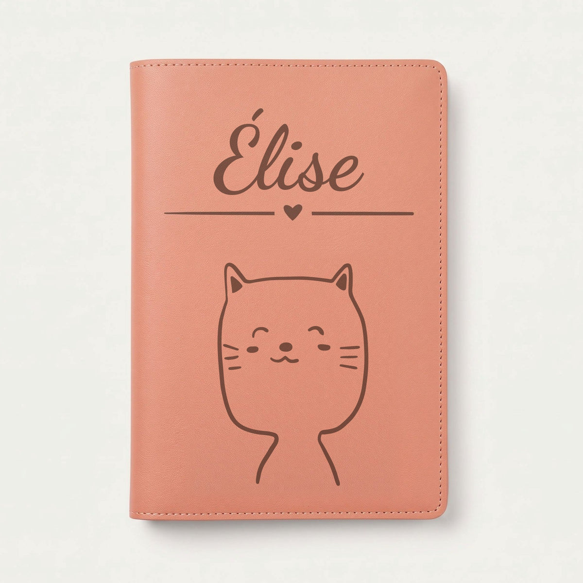 Protège carnet de santé bébé personnalisé – Chat souriant — Terracotta — gravure « Élise »