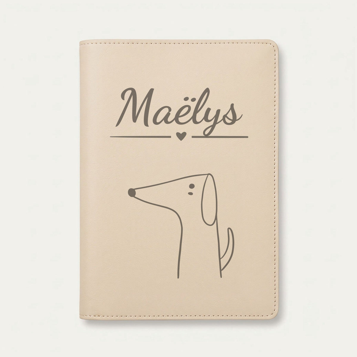 Protège carnet de santé bébé personnalisé – Chien de profil — Crème vanille — gravure « Maëlys »