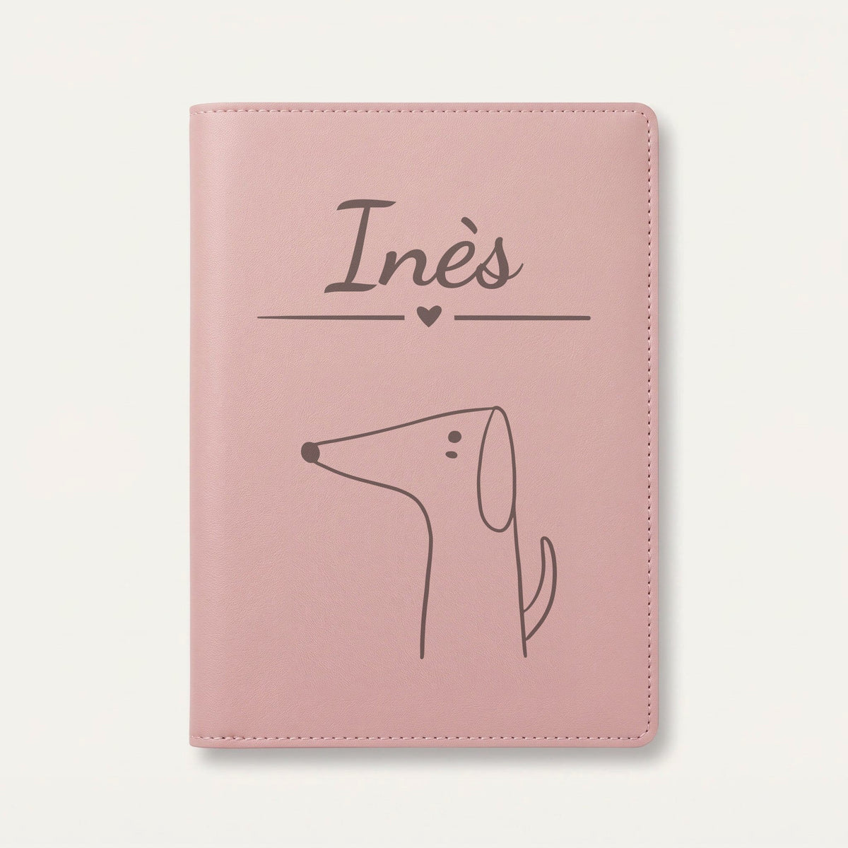 Protège carnet de santé bébé personnalisé – Chien de profil — Rose dragée — gravure « Inès »