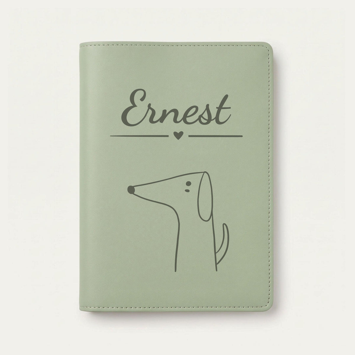 Protège carnet de santé bébé personnalisé – Chien de profil — Vert sauge — gravure « Ernest »