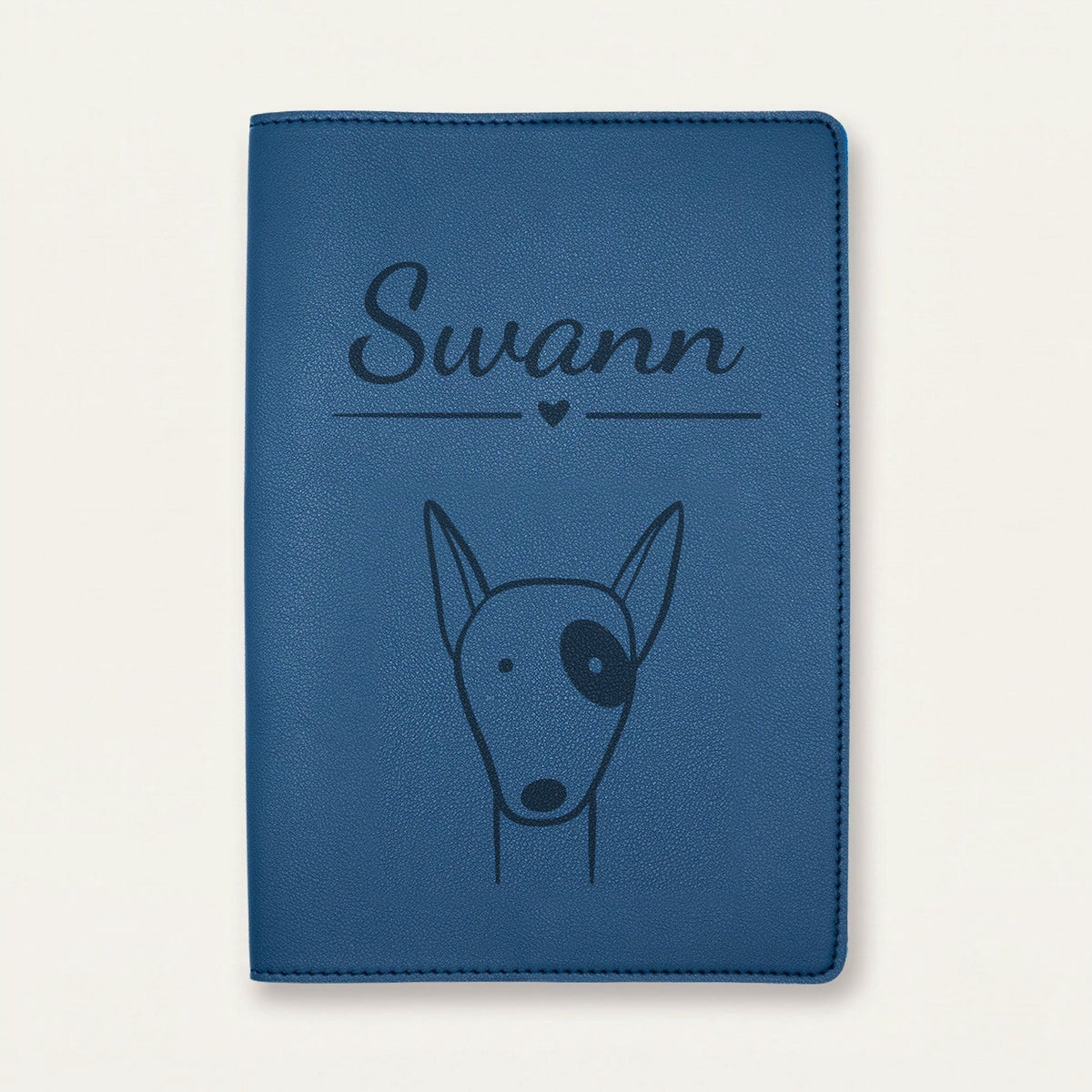 Protège carnet de santé bébé personnalisé – Chien à la tache — Bleu nuit — gravure « Swann »