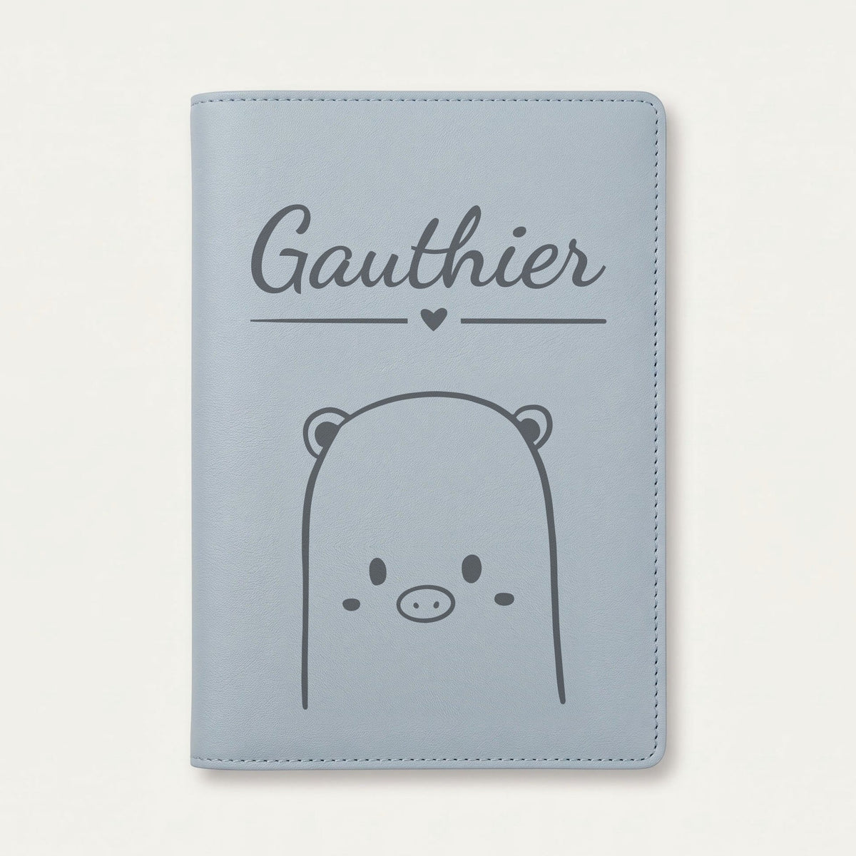 Protège carnet de santé bébé personnalisé – Cochon — Bleu nuage — gravure « Gauthier »