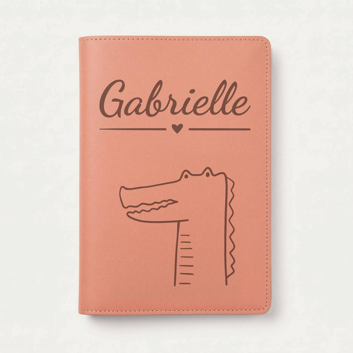 Protège carnet de santé bébé personnalisé – Crocodile — Terracotta — gravure « Gabrielle »