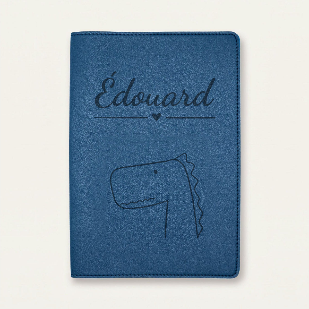 Protège carnet de santé bébé personnalisé – Dinosaure à crête — Bleu nuit — gravure « Édouard »