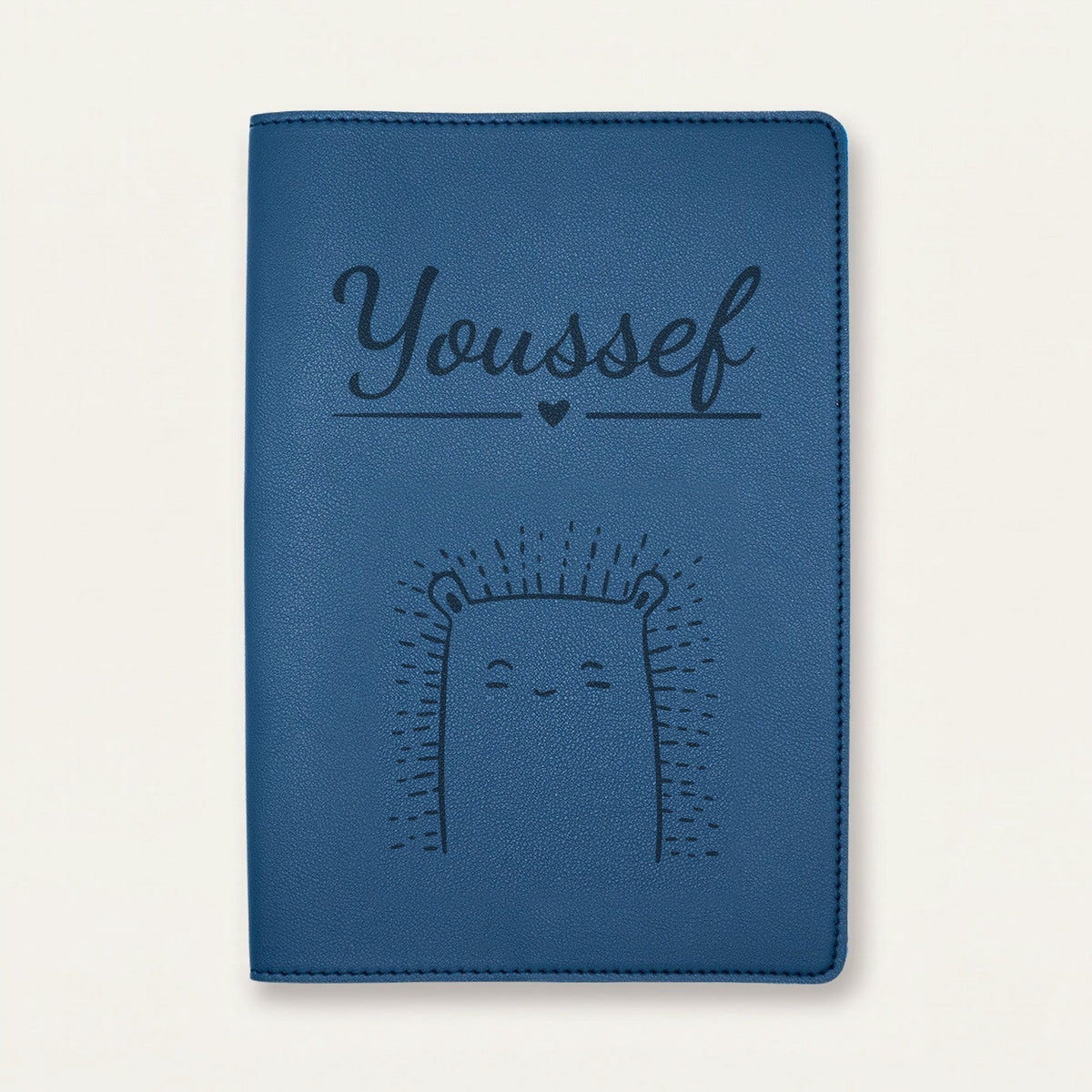 Protège carnet de santé bébé personnalisé – Hérisson — Bleu nuit — gravure « Youssef »