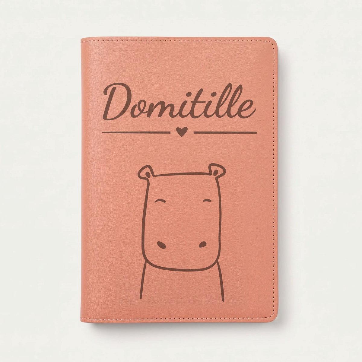 Protège carnet de santé bébé personnalisé – Hippopotame souriant — Terracotta — gravure « Domitille »