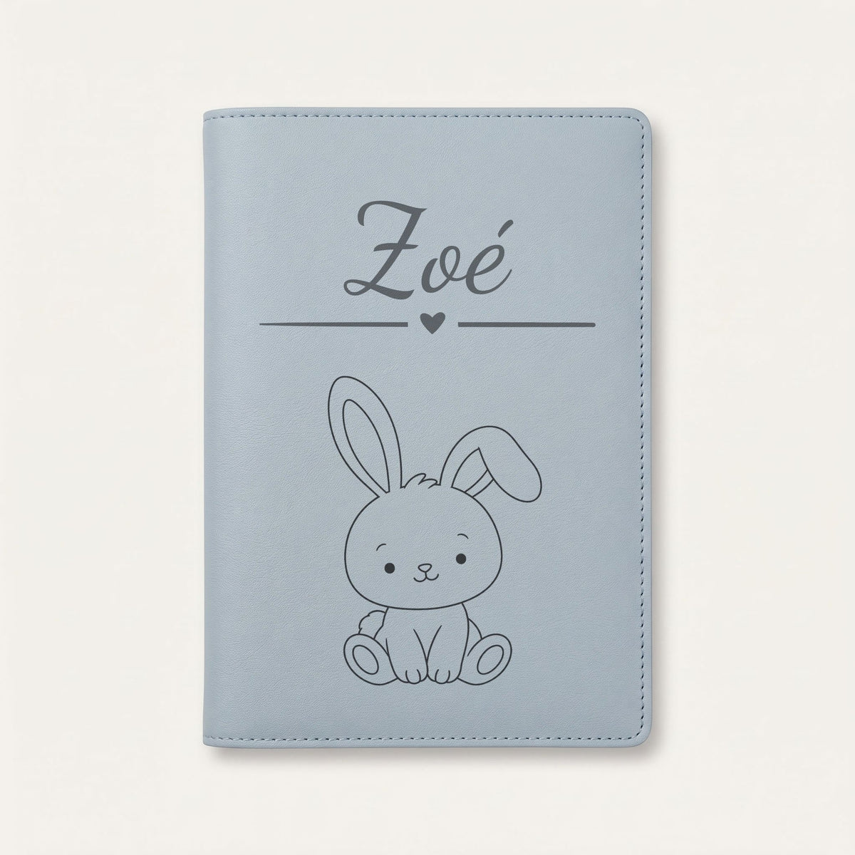 Protège carnet de santé bébé personnalisé – Lapin — Bleu nuage — gravure « Zoé »