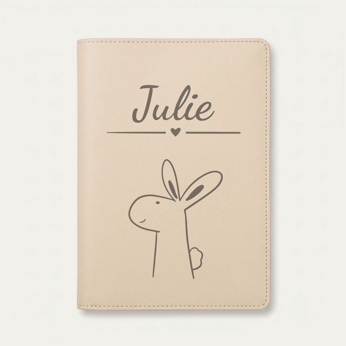 Protège carnet de santé bébé personnalisé – Lapin de profil — Crème vanille — gravure « Julie »