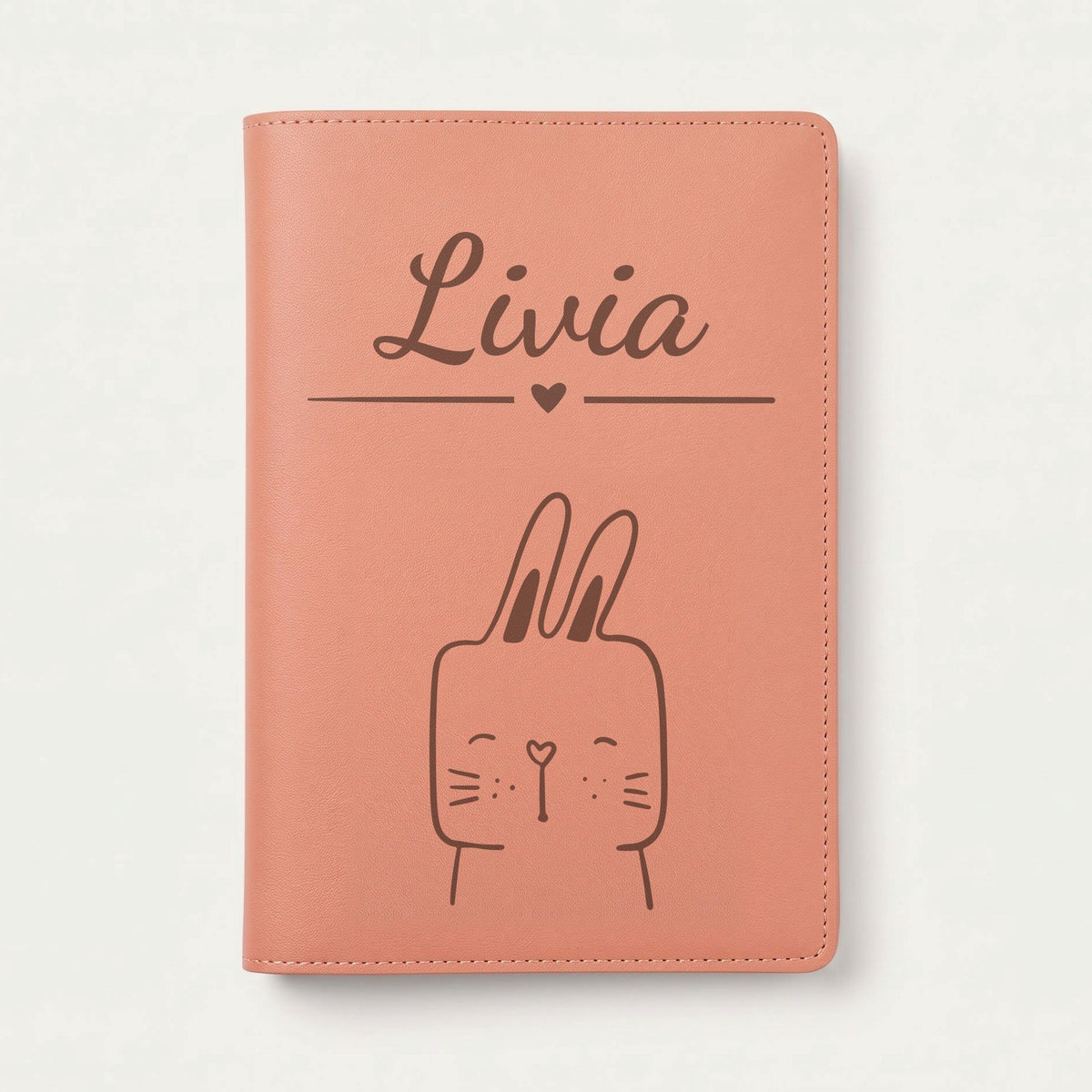 Protège carnet de santé bébé personnalisé – Lapin souriant — Terracotta — gravure « Livia »