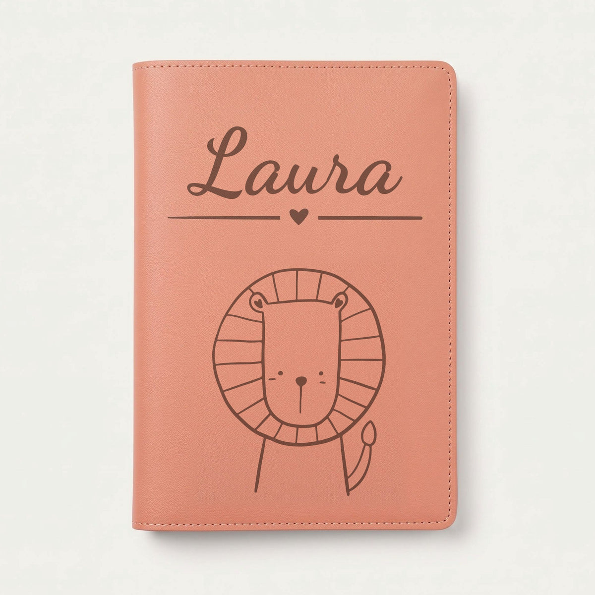 Protège carnet de santé bébé personnalisé – Lion à la crinière — Terracotta — gravure « Laura »