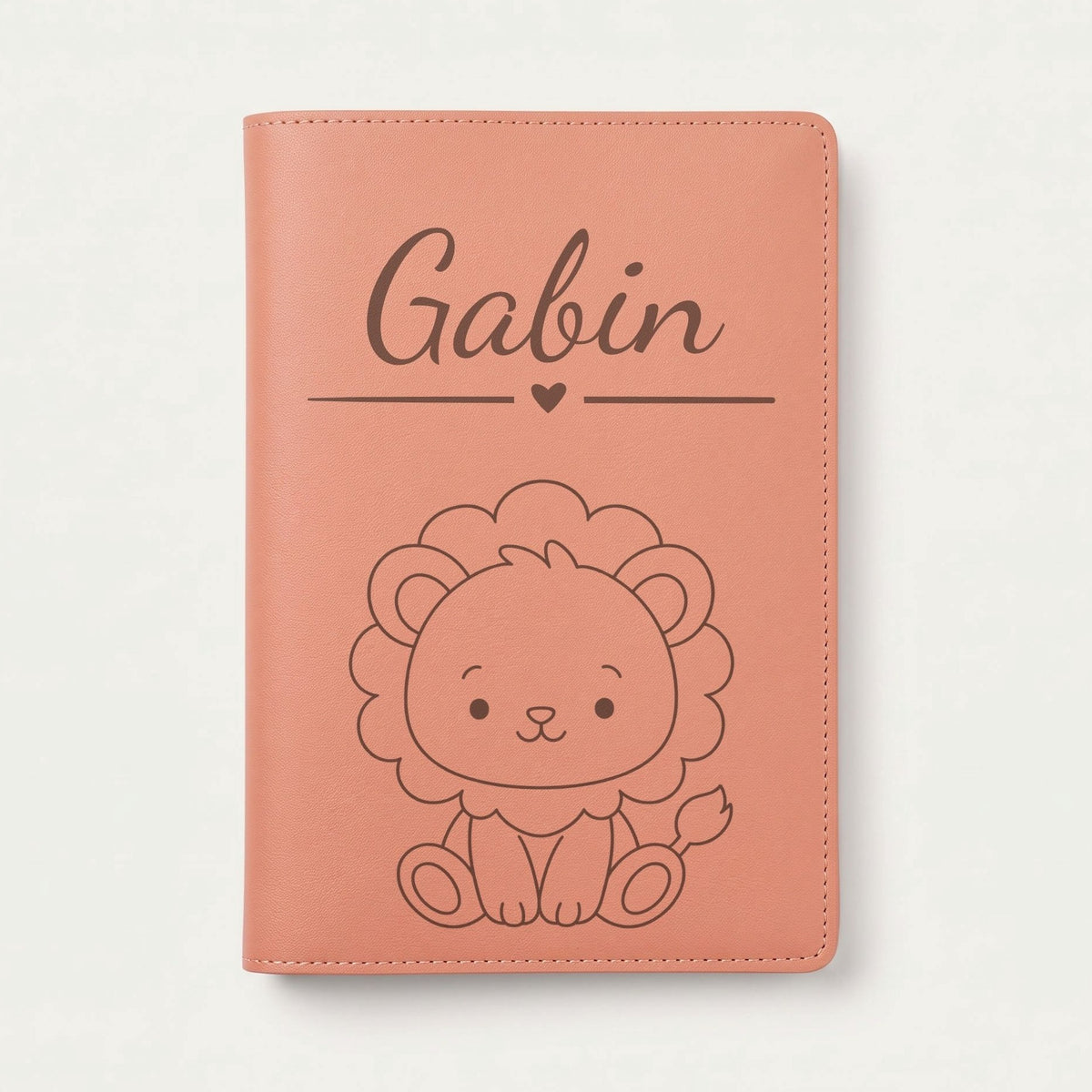 Protège carnet de santé bébé personnalisé – Lion — Terracotta — gravure « Gabin »