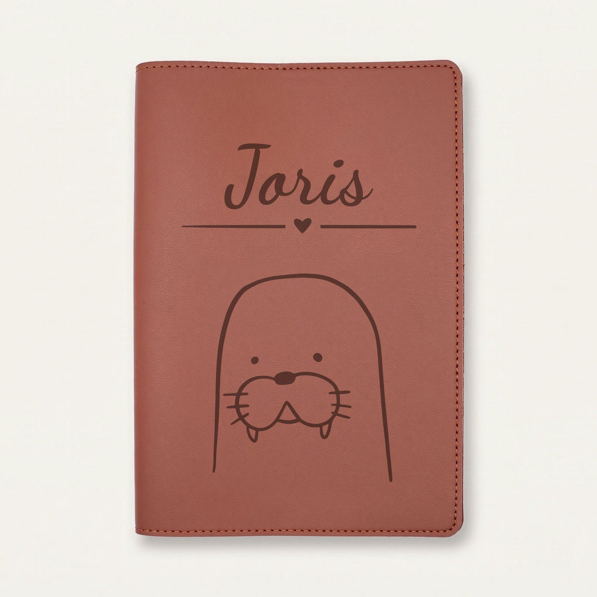 Protège carnet de santé bébé personnalisé – Morse — Chocolat — gravure « Joris »