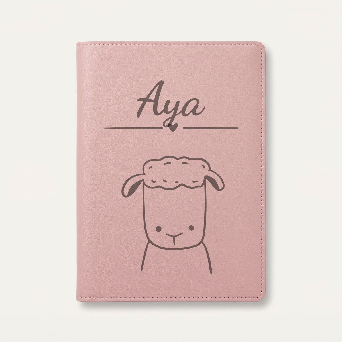 Protège carnet de santé bébé personnalisé – Mouton — Rose dragée — gravure « Aya »