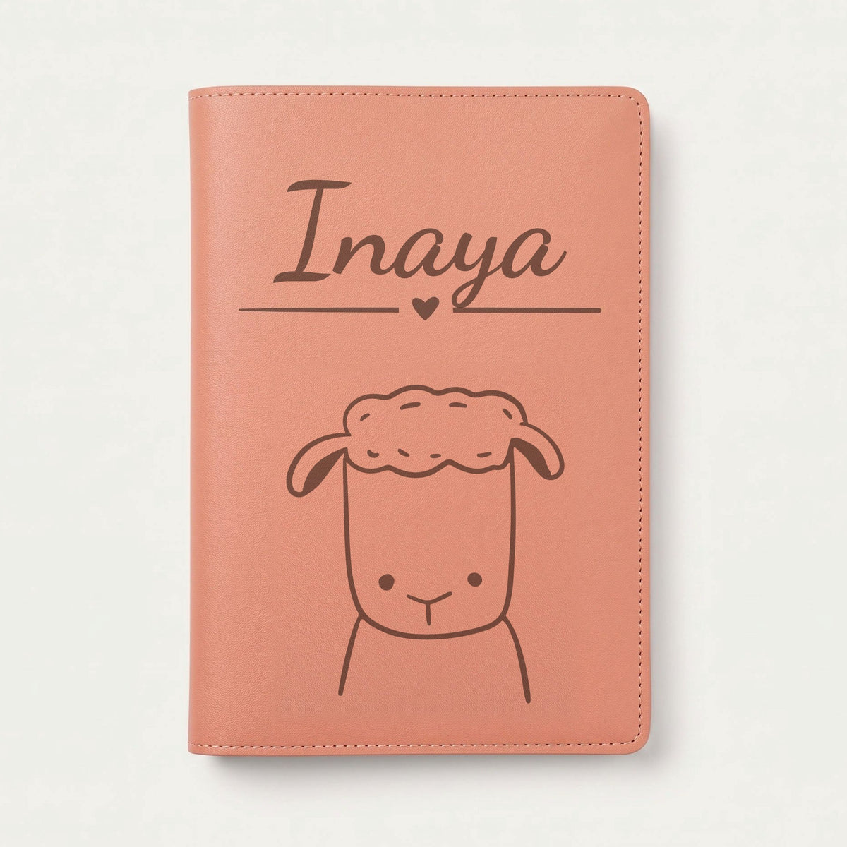 Protège carnet de santé bébé personnalisé – Mouton — Terracotta — gravure « Inaya »