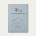 Protège carnet de santé bébé personnalisé – Nuage — Bleu nuage — gravure « Noé »