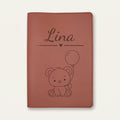 Protège carnet de santé bébé personnalisé – Ours — Chocolat — gravure « Lina »