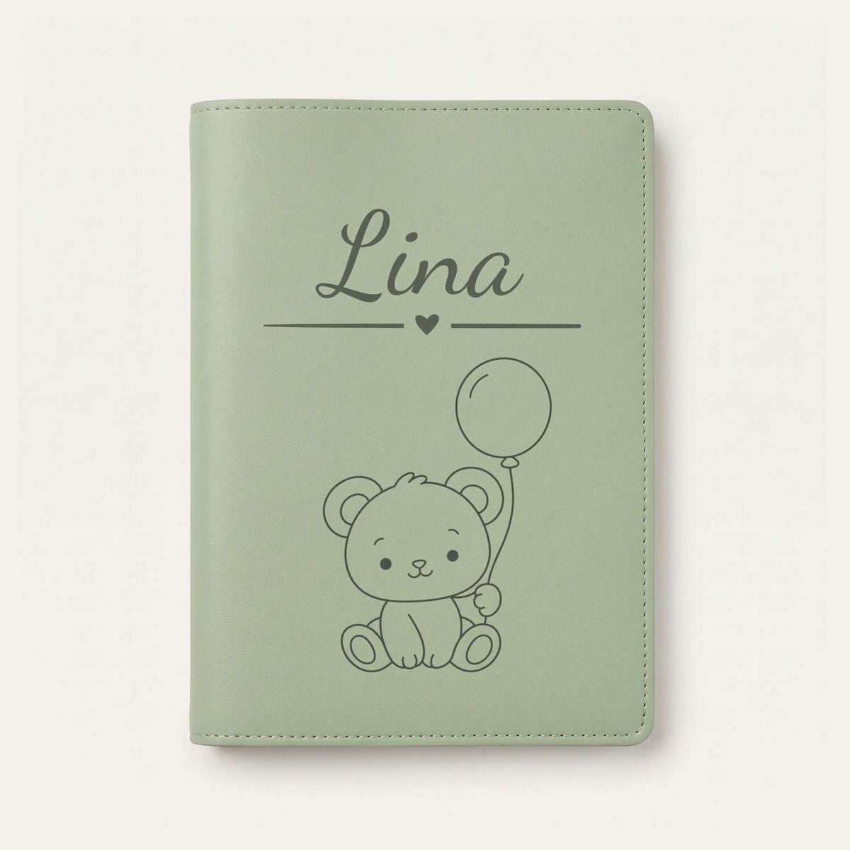 Protège carnet de santé bébé personnalisé – Ours — Vert sauge — gravure « Lina »