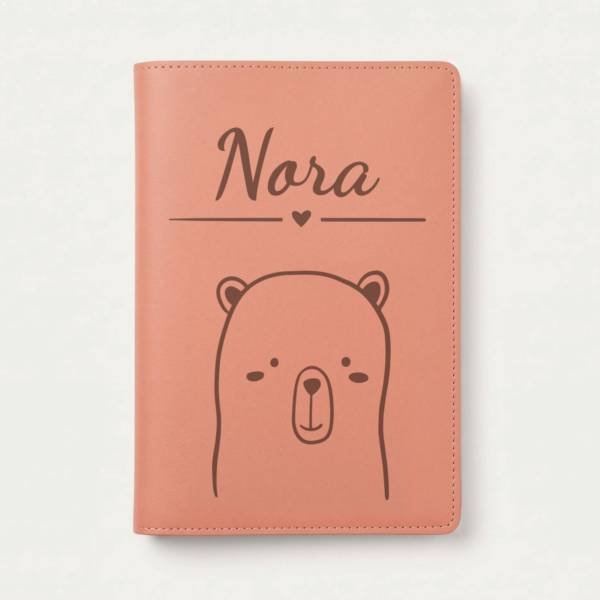 Protège carnet de santé bébé personnalisé – Ourson tout doux — Terracotta — gravure « Nora »