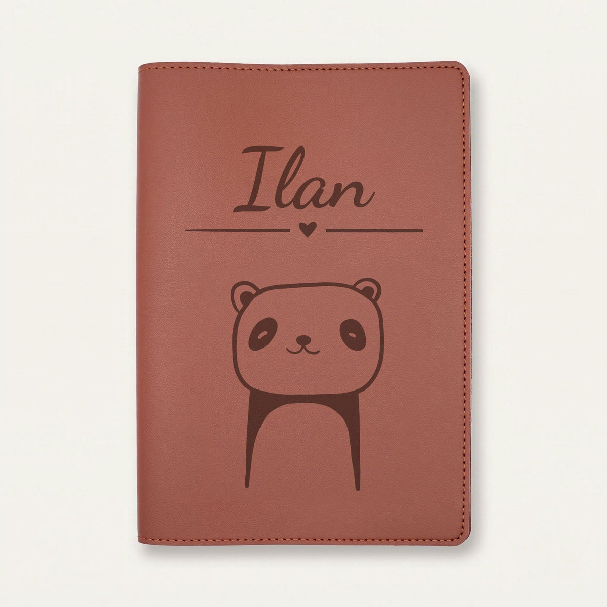 Protège carnet de santé bébé personnalisé – Panda — Chocolat — gravure « Ilan »