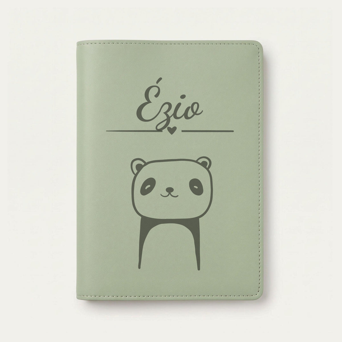 Protège carnet de santé bébé personnalisé – Panda — Vert sauge — gravure « Ézio »