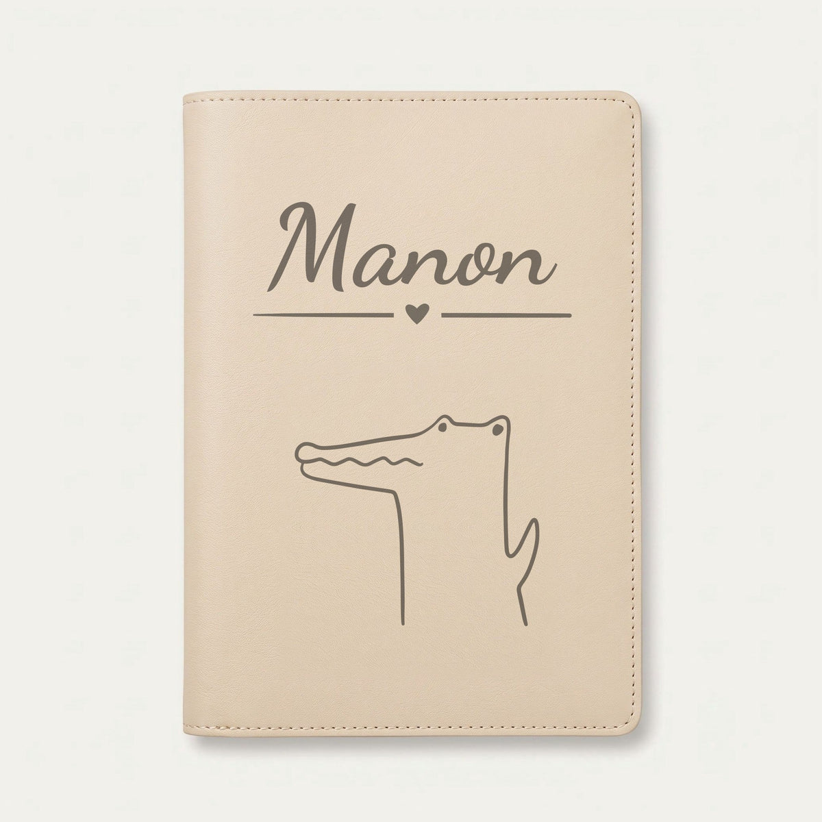Protège carnet de santé bébé personnalisé – Petit crocodile — Crème vanille — gravure « Manon »