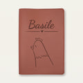 Protège carnet de santé bébé personnalisé – Poule — Chocolat — gravure « Basile »