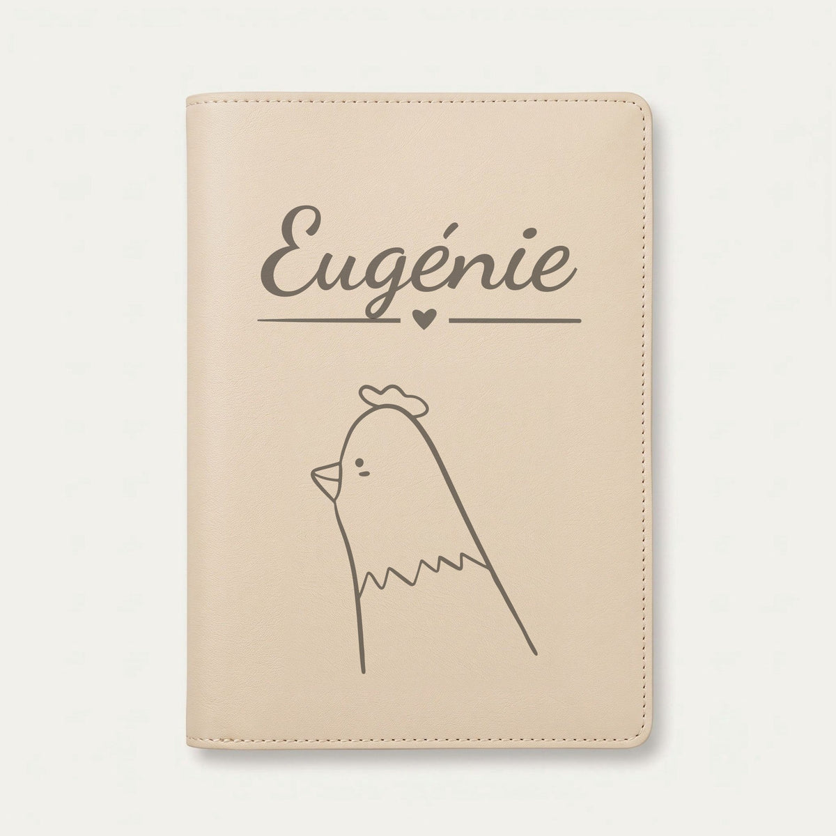 Protège carnet de santé bébé personnalisé – Poule — Crème vanille — gravure « Eugénie »
