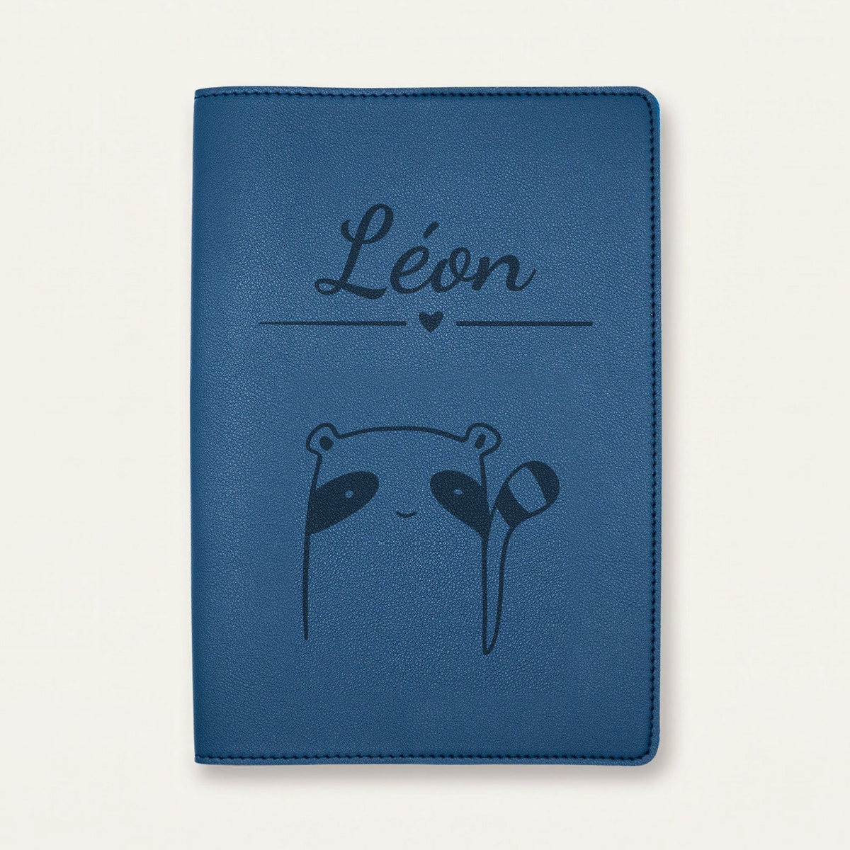 Protège carnet de santé bébé personnalisé – Raton laveur — Bleu nuit — gravure « Léon »