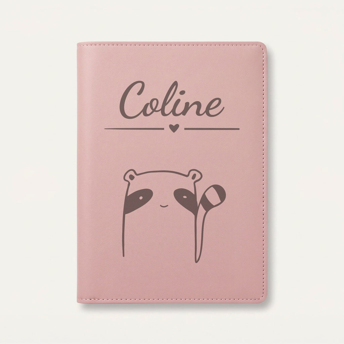 Protège carnet de santé bébé personnalisé – Raton laveur — Rose dragée — gravure « Coline »