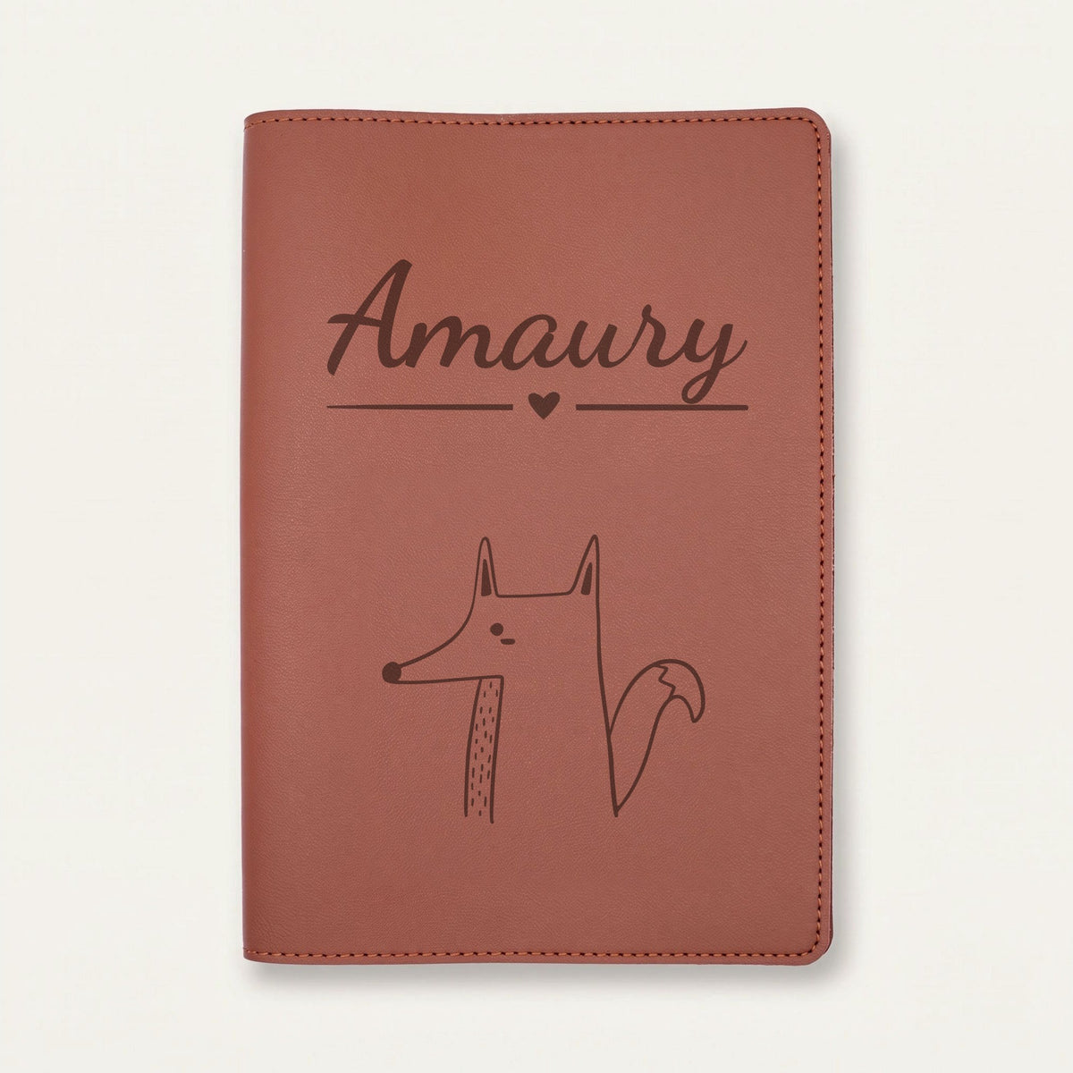 Protège carnet de santé bébé personnalisé – Renard de profil — Chocolat — gravure « Amaury »