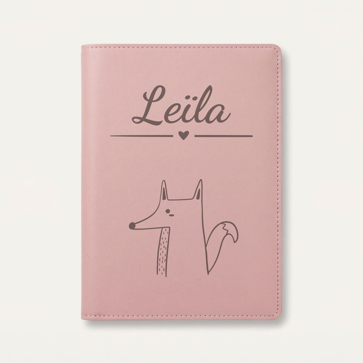 Protège carnet de santé bébé personnalisé – Renard de profil — Rose dragée — gravure « Leïla »