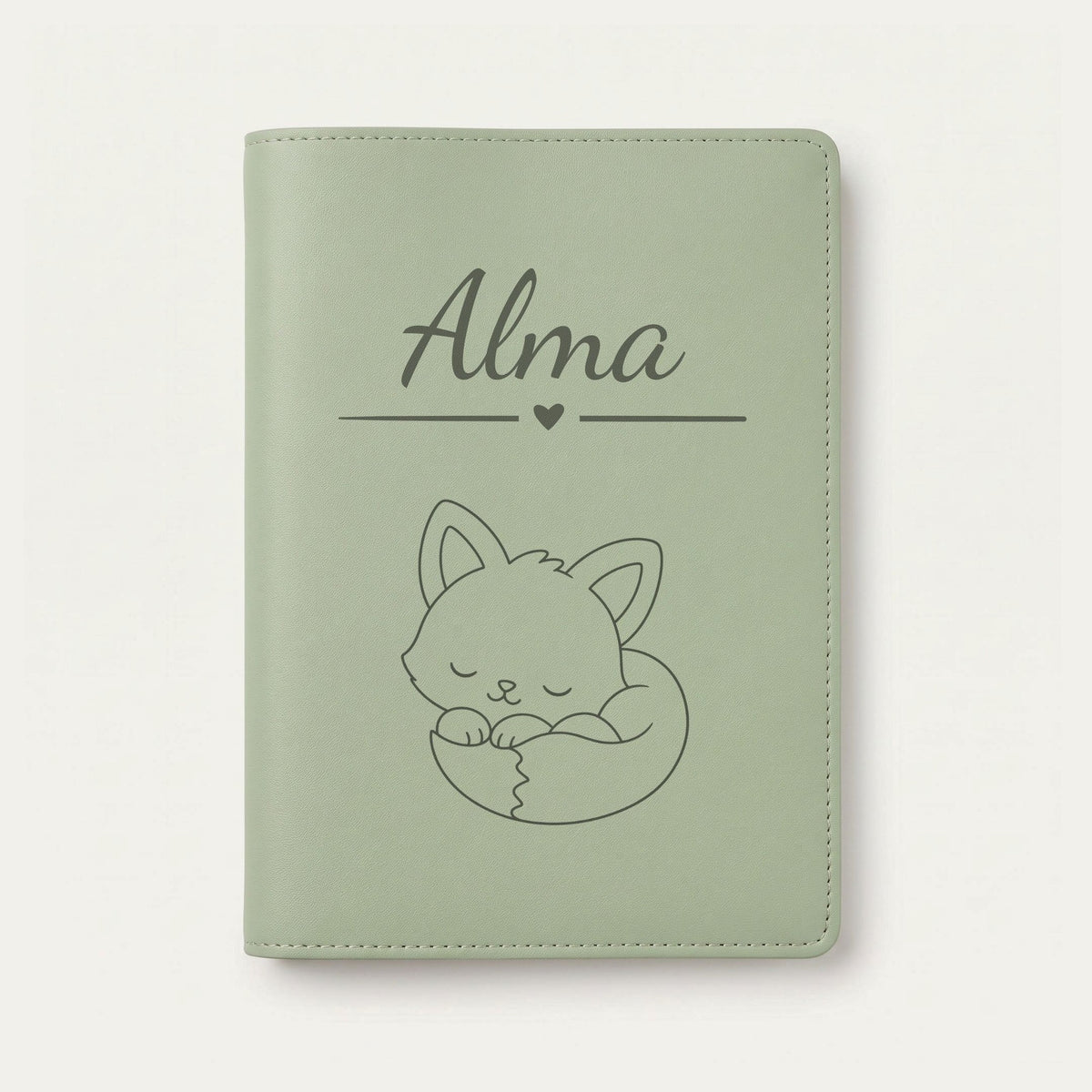 Protège carnet de santé bébé personnalisé – Renard — Vert sauge — gravure « Alma »